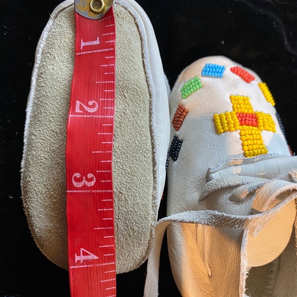 BEAUTIFUL NATIVE AMERICAN DEERSKIN MOCCASINS 🪶 - Picture 11 of 15